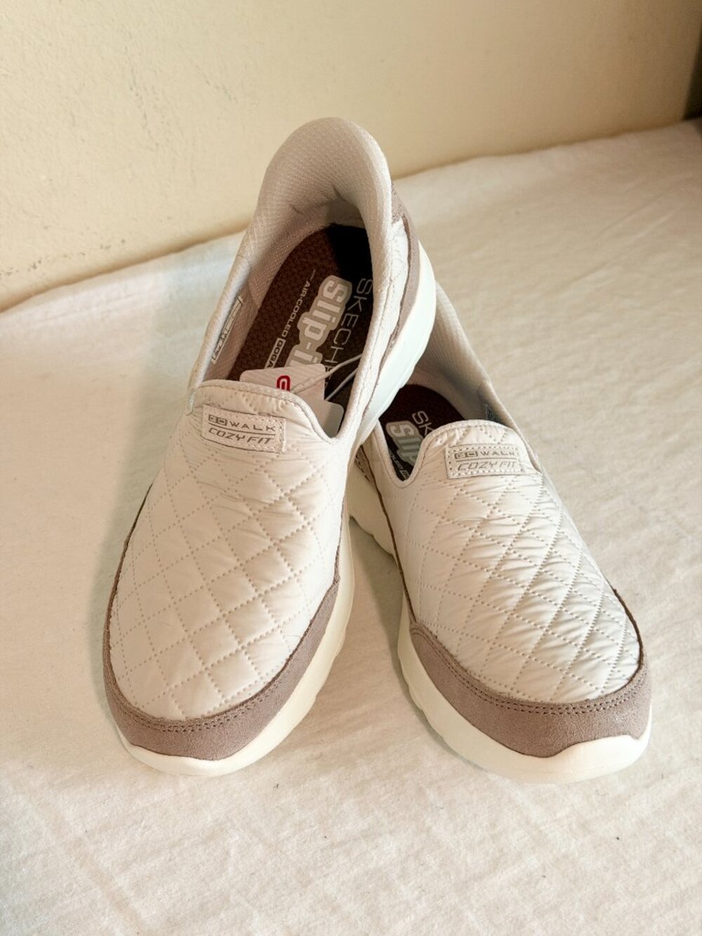 Skechers Women's Slip-ins Go Walk Joy - Cozy Fit Cozy Easy Sneaker Size 7.5 NEW - Picture 15 of 16